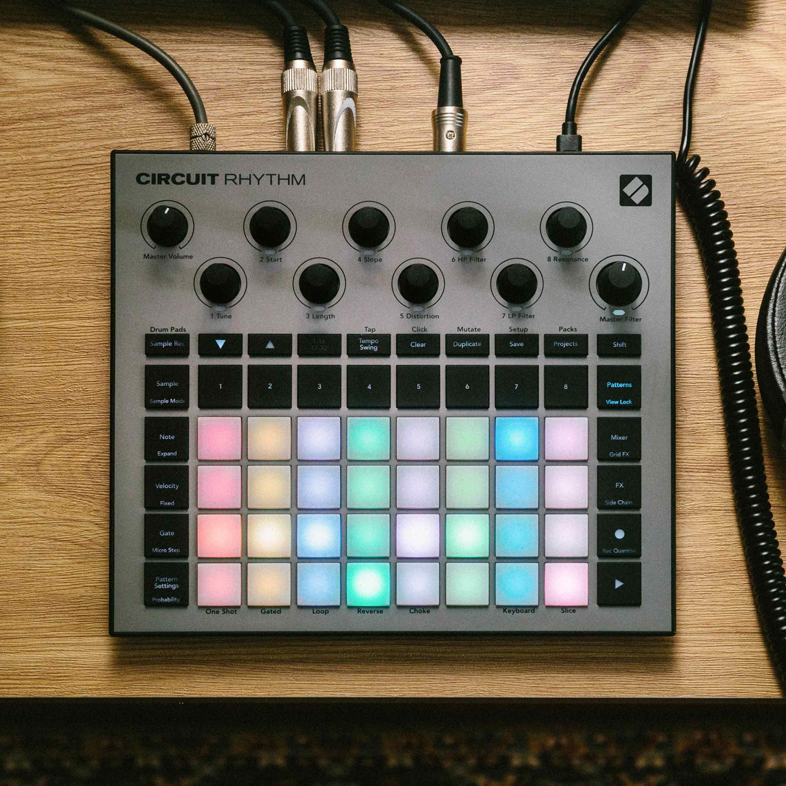 Novation Circuit : La Drum Machine Outsider qui Redéfinit l&rsquo;Indépendance Créative