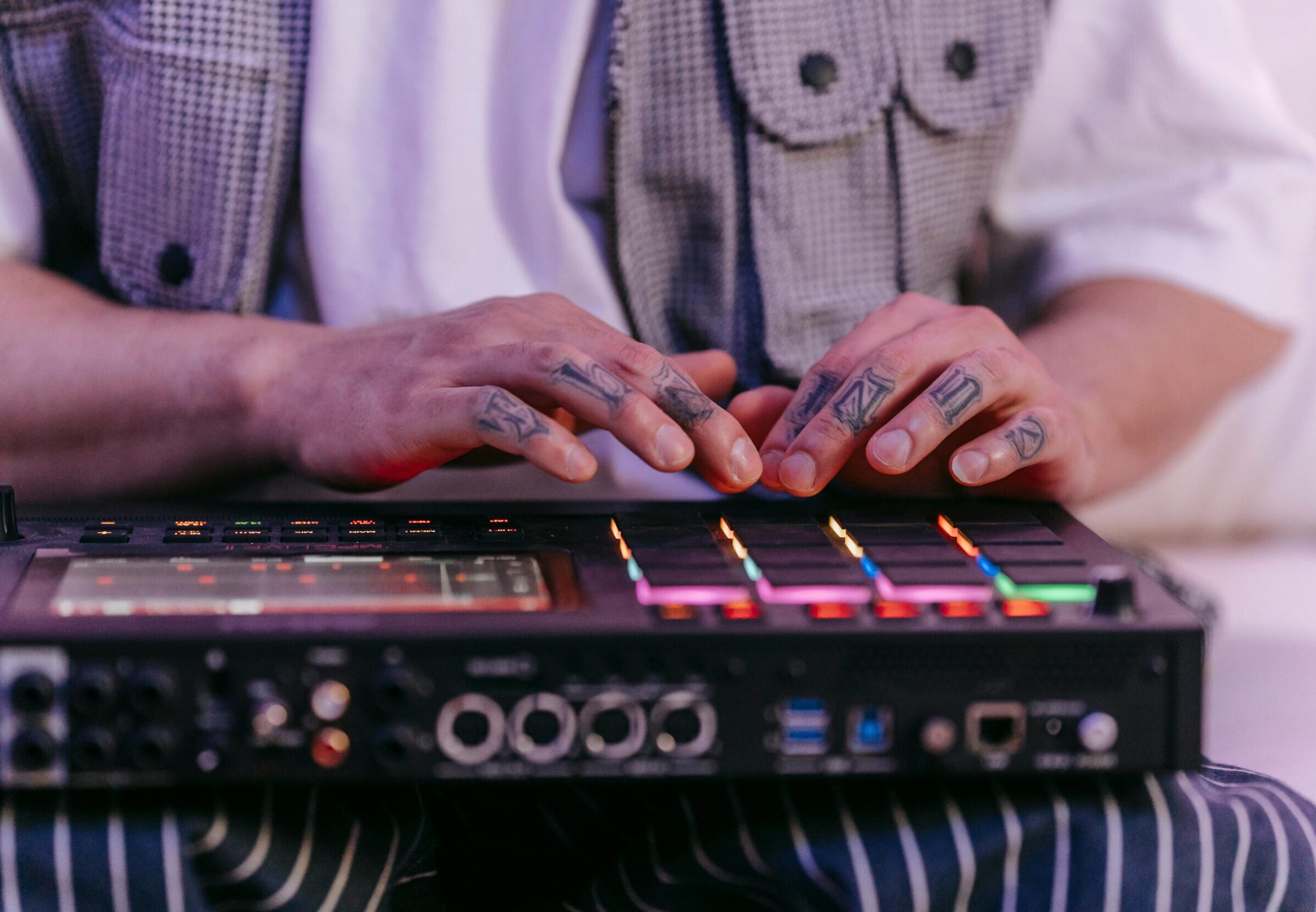 Le Live Finger Drumming : Un Art qui Réinvente le Live Beatmaking